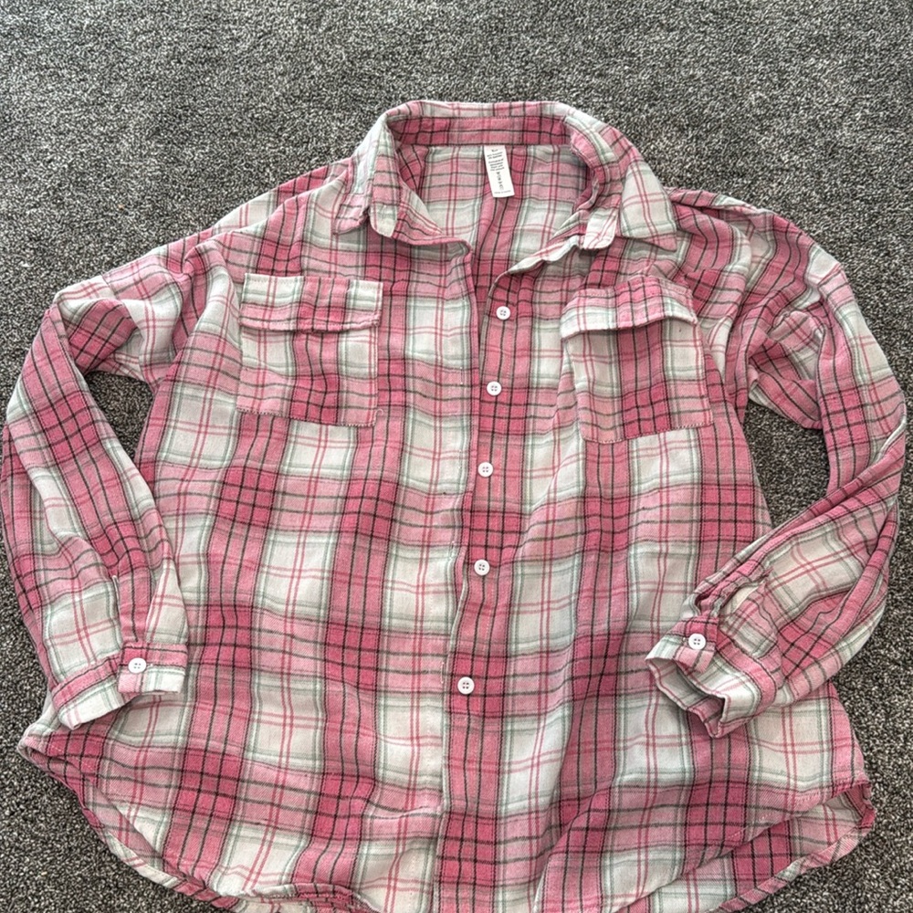 Pink Women Flannel. size Large. bloomingjelly